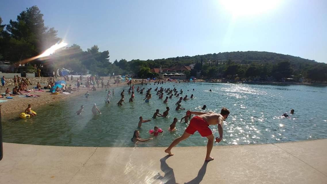 Apartments Jezera Lovisca Zewnętrze zdjęcie