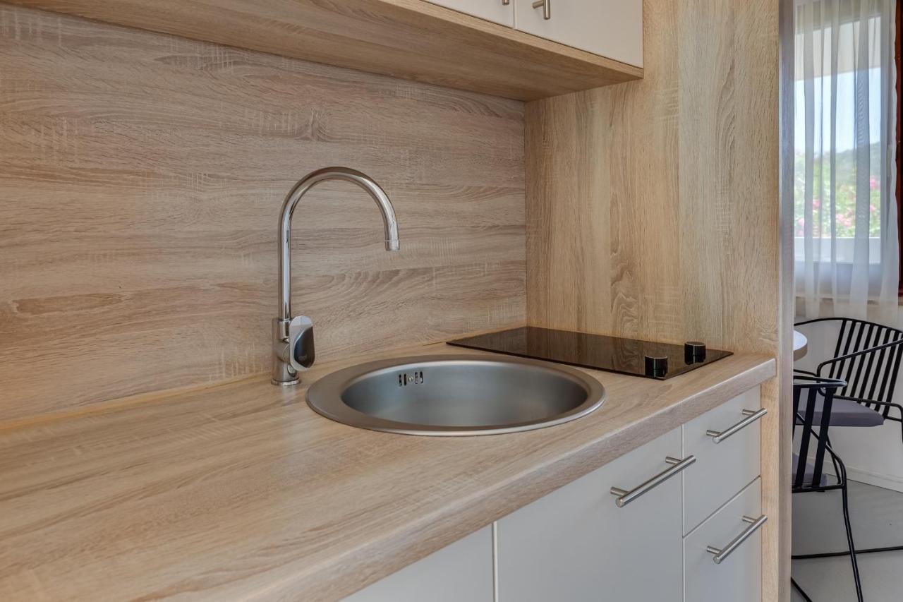 Apartments Jezera Lovisca Zewnętrze zdjęcie
